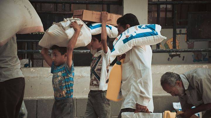 قتلى جراء تدافع لاستلام مساعدات إنسانية في صنعاء