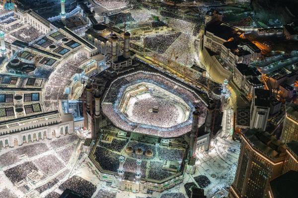 أكثر من مليونين ونصف المليون مصل يشهدون ختم القرآن بالمسجد الحرام