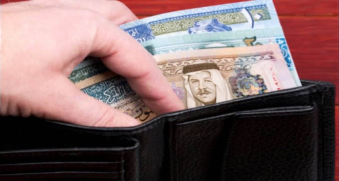 العيدية.. تعزز التواصل بين الكبار وترسم البهجة في نفوس الصغار