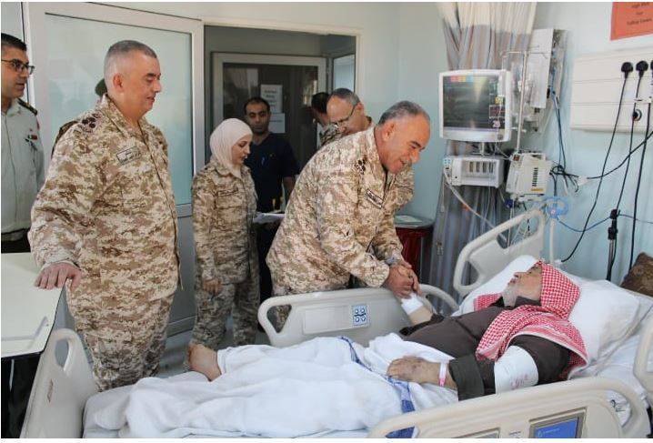 كبار ضباط القوات المسلحة يعودون المرضى في المستشفيات العسكرية...صور 