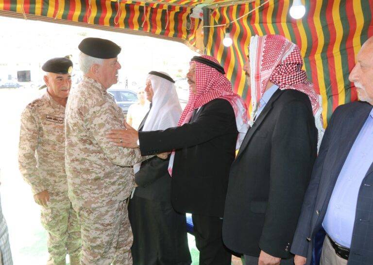 رئيس هيئة الأركان المشتركة  يقدم واجب العزاء لذوي الشقيرات
