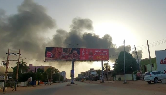 لبنان يجلي رعاياه من السودان