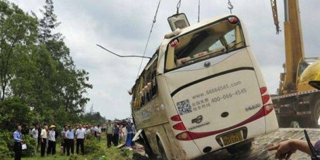 مصرع سبعة أشخاص في حادث تصادم حافلة بسيارة شرق باكستان