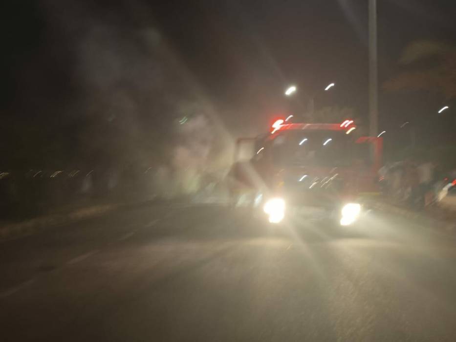 الدفاع المدني يسيطر على حريق مركبة وينقذ سائقتها في العقبة_صور