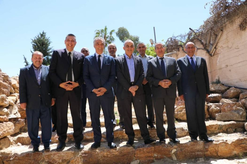 وزير السياحة يتفقد موقع رجم الملفوف الأثري