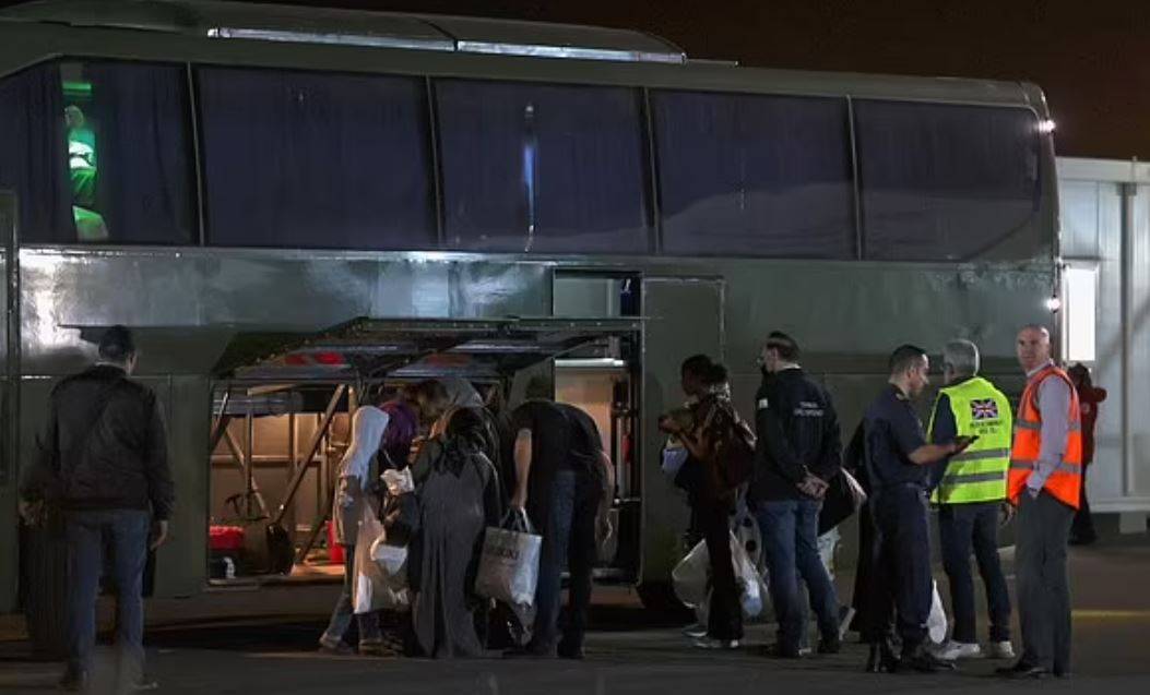 بريطانيا تبدأ عملية إجلاء واسعة النطاق لمواطنيها من السودان