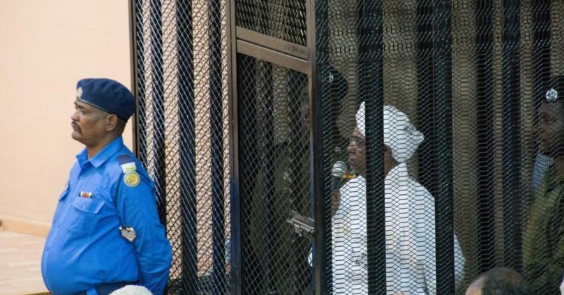 هل فر عمر البشير وقادة النظام السابق من السجن؟