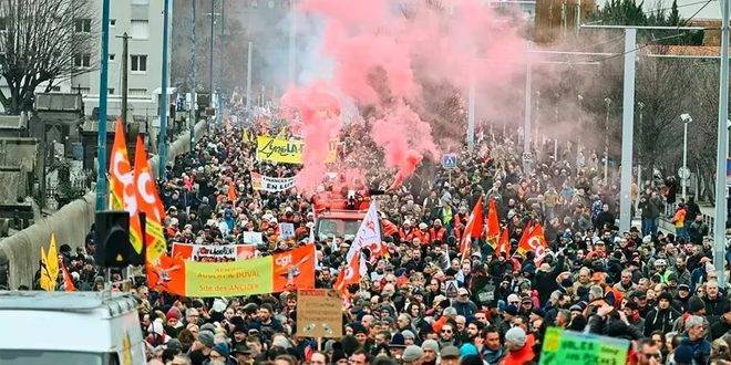 ذوو الإعاقة يتظاهرون في فرنسا قبيل أولمبياد باريس