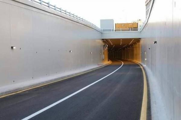 تعطل مركبتان داخل نفق الرابع