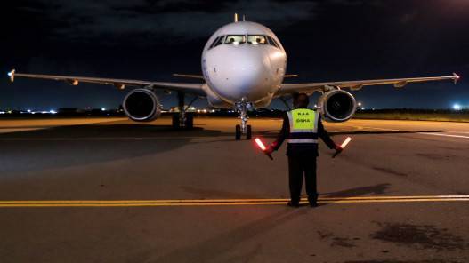 بريطانيا تحث رعاياها في السودان على التحرك الآن مع قرب انتهاء وقف إطلاق النار