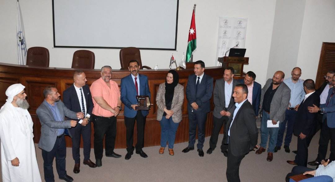 مهيدات يكرم مفتشي مديرية المناطق تقديرا لجهودهم المتميزة في الرقابة والتفتيش خلال شهر رمضان وعيد الفطر