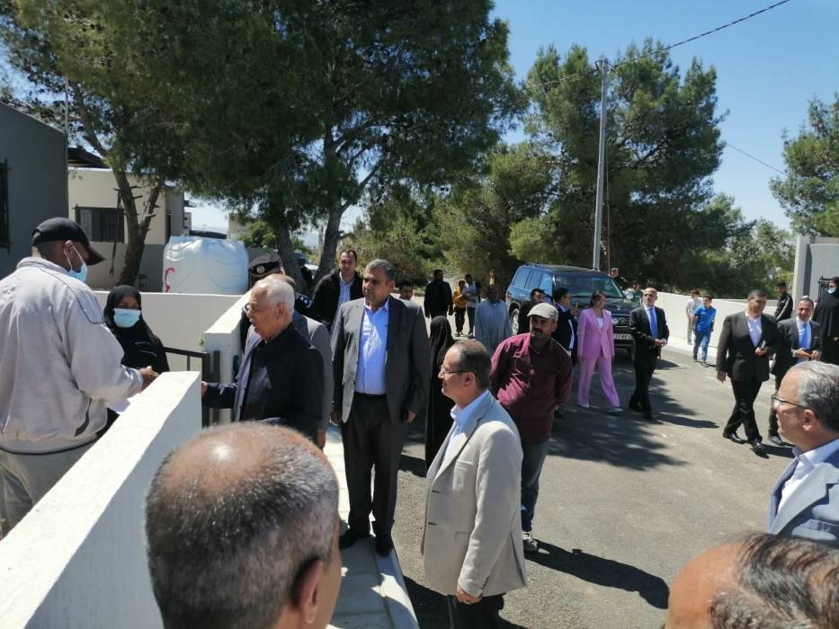 العيسوي يسلم مساكن لأسر عفيفة في لواء بني كنانة.. صور