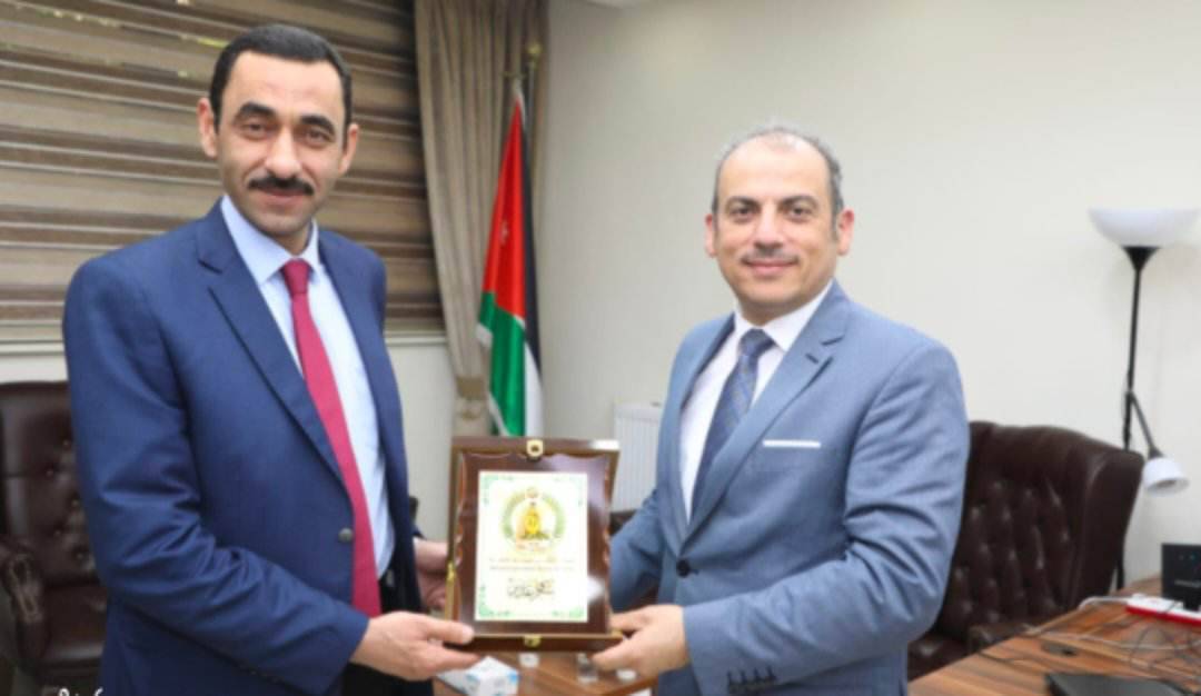 مدير عام الغذاء والدواء يزور البحوث الزراعية...صور