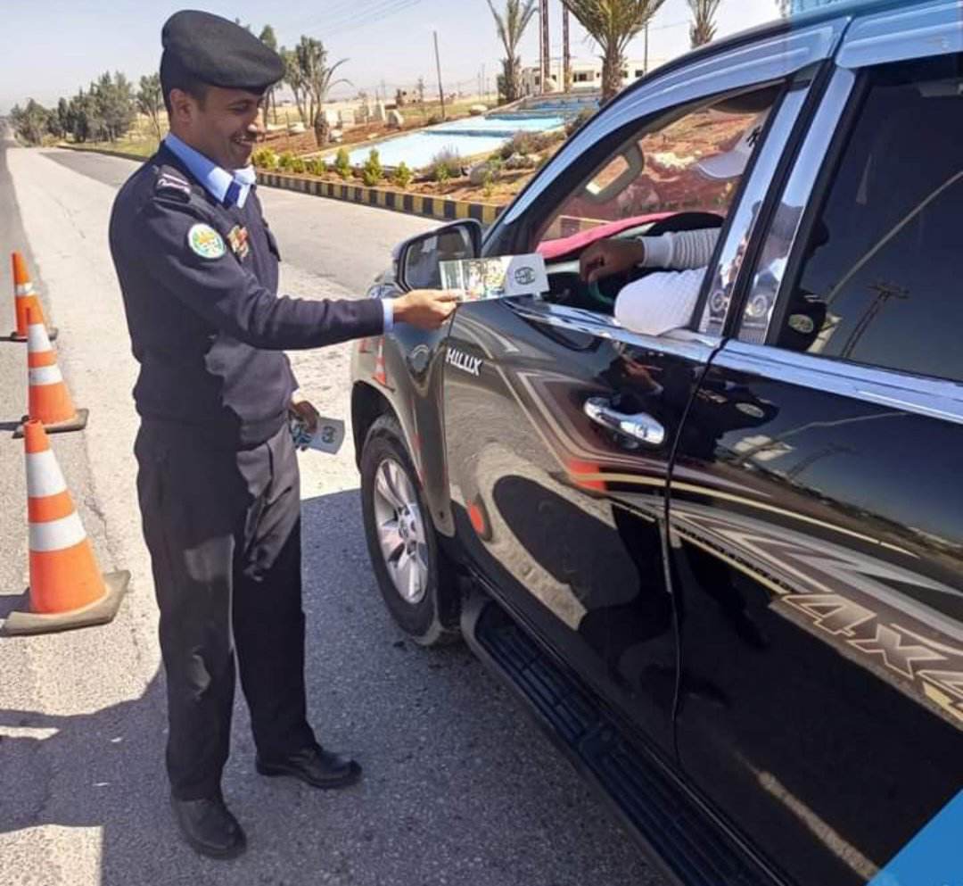 الشرطة المجتمعية تنفذ أنشطـة توعويـة ومجتمعيـة فـي الباديـة الوسطـى ...صور 