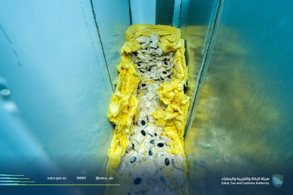 السعودية ..إحباط محاولة تهريب أكثر من 4 ملايين حبة “كبتاجون” مُخبأة في إرسالية “أفران”