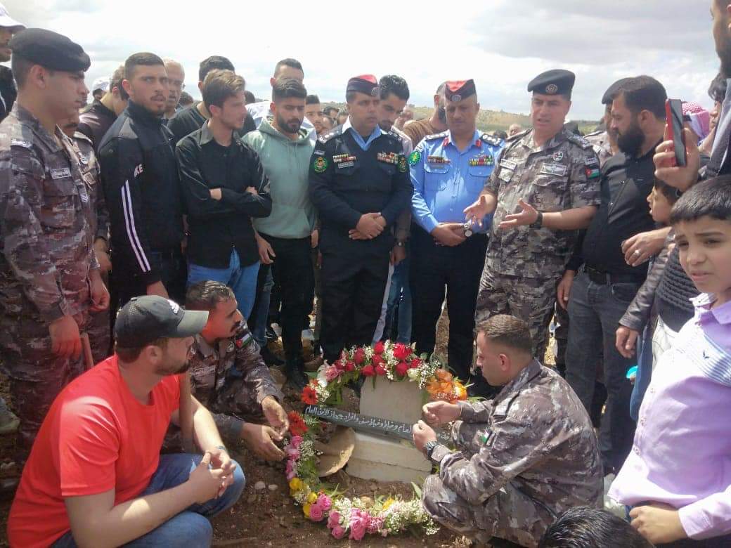 العقيد محمد مبيضين تشييع جثمان الشرطي زياد نضال السروان...صور
