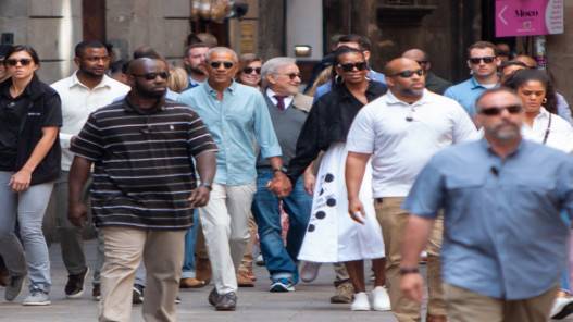 أوباما يستكشف عالم العمل في الولايات المتحدة في مسلسل تعرضه نتفليكس