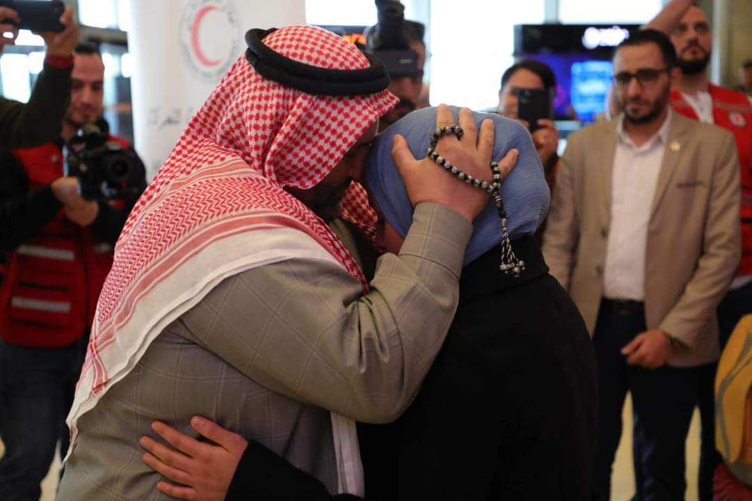 يحدث في الأردن ...بعد فراق  دام 10 سنوات ..لم شمل الطفلة السورية حلا مع والدها في عمان..صور