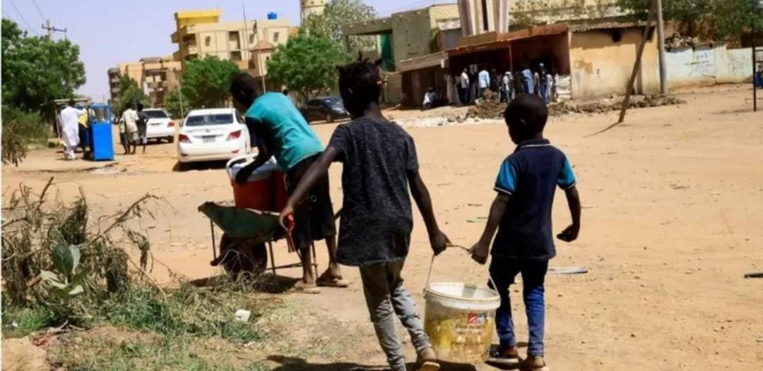 موقف مؤثر... سودانية تضع مولودها وحيدة وسط الاشتباكات...