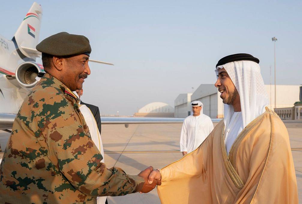 منصور بن زايد يبحث مع الفريق أول برهان تطورات الأوضاع في السودان