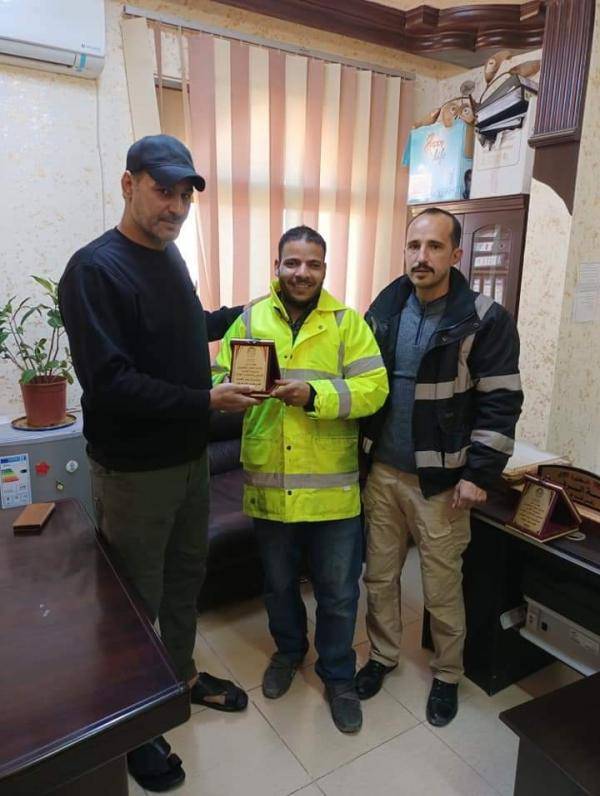 بمناسبة يوم العمال .. القسم الصحي في بلدية معان يكرم كوادره