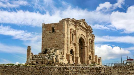مديرية آثار جرش تنهي أعمال صيانة وتأهيل المطل في الموقع الأثري