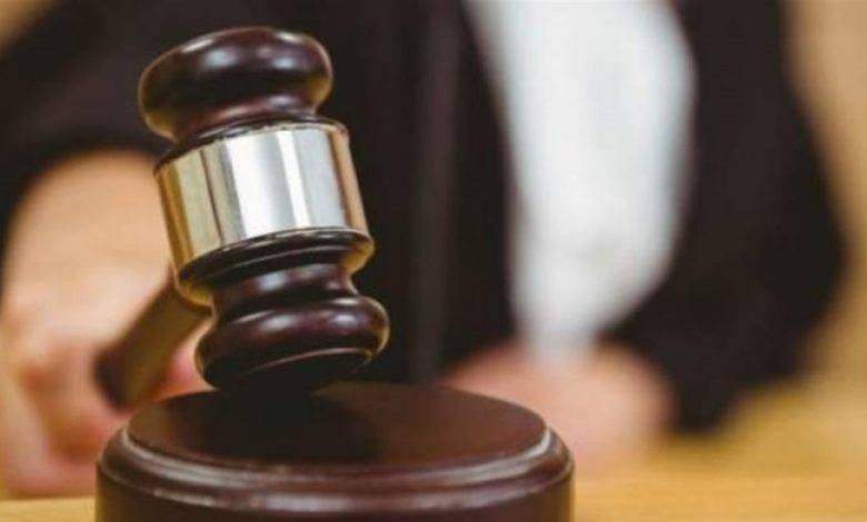 الحبس سنتين لموظف جامعي بتهمة الاحتيال