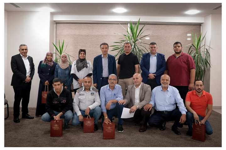 الفايز يكرّم عاملين في سلطة العقبة _صور