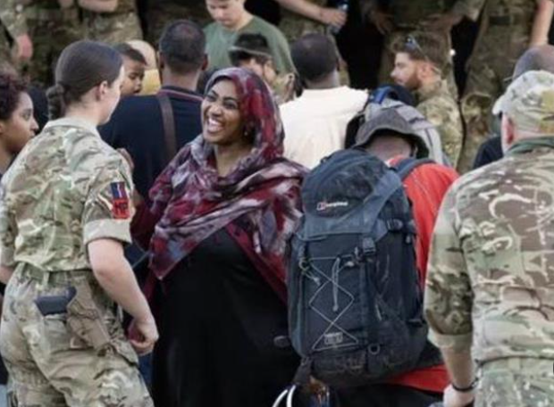 مغادرة آخر رحلات إجلاء البريطانيين من السودان