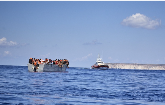 سفينة إغاثية تنقذ 336 مهاجرا قبالة الشواطئ الإيطالية