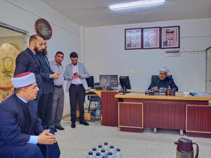 قاضي القضاة يتفقد سير العمل في محاكم محافظة الكرك الشرعية