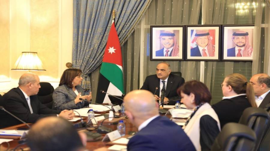 الخصاونة: شبكوا مع القطاع الخاص لترويج الاستثمار