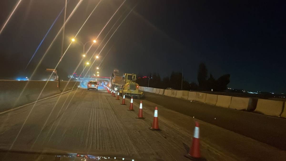 ابو السمن يتابع سير العمل بمشروع إعادة تأهيل الخلطات الاسفلتية لاجزاء من طريق المطار