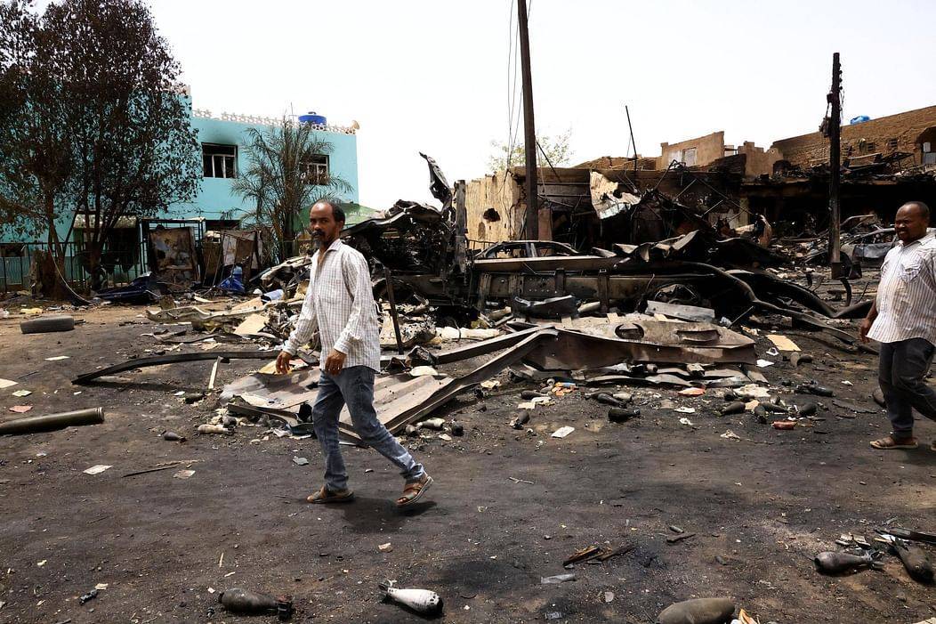 انفجارات عنيفة.. آخر تطورات الأحداث في السودان