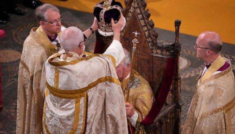 التاج على رأس الملك