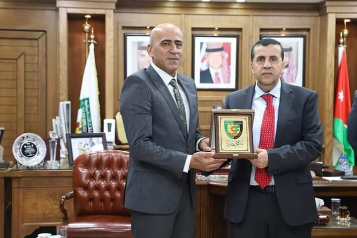 العتوم و العجلوني يبحثان تصورات مشتركة لتطوير محيط كلية جرش التقنية في الرشايدة...