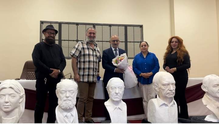 وفد من نقابة الفنانين العراقيين في معرض الفنان الدكتور احمد جمعة زبون_صور