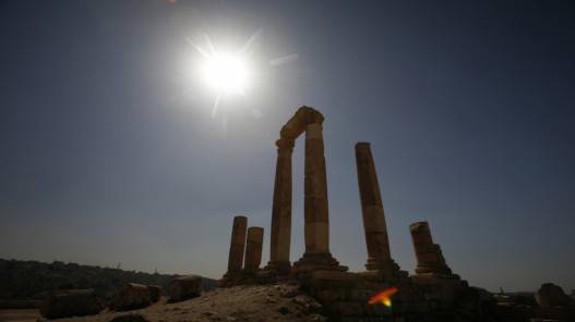 طقس دافئ الأربعاء وحار ومغبر الخميس