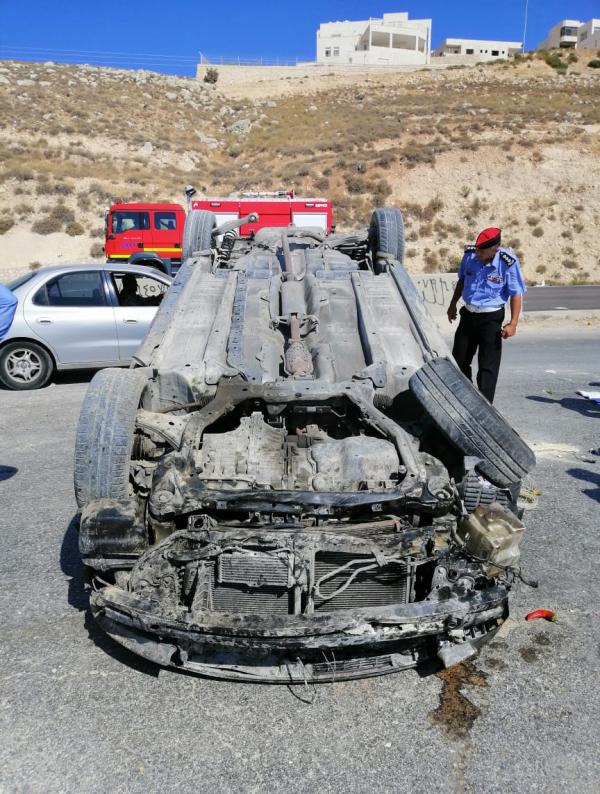 تدهور مركبة على طريق الزرقاء باتجاه المفرق