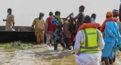 مصرع 15 طفلا وفقدان 25 بغرق قارب في نيجيريا