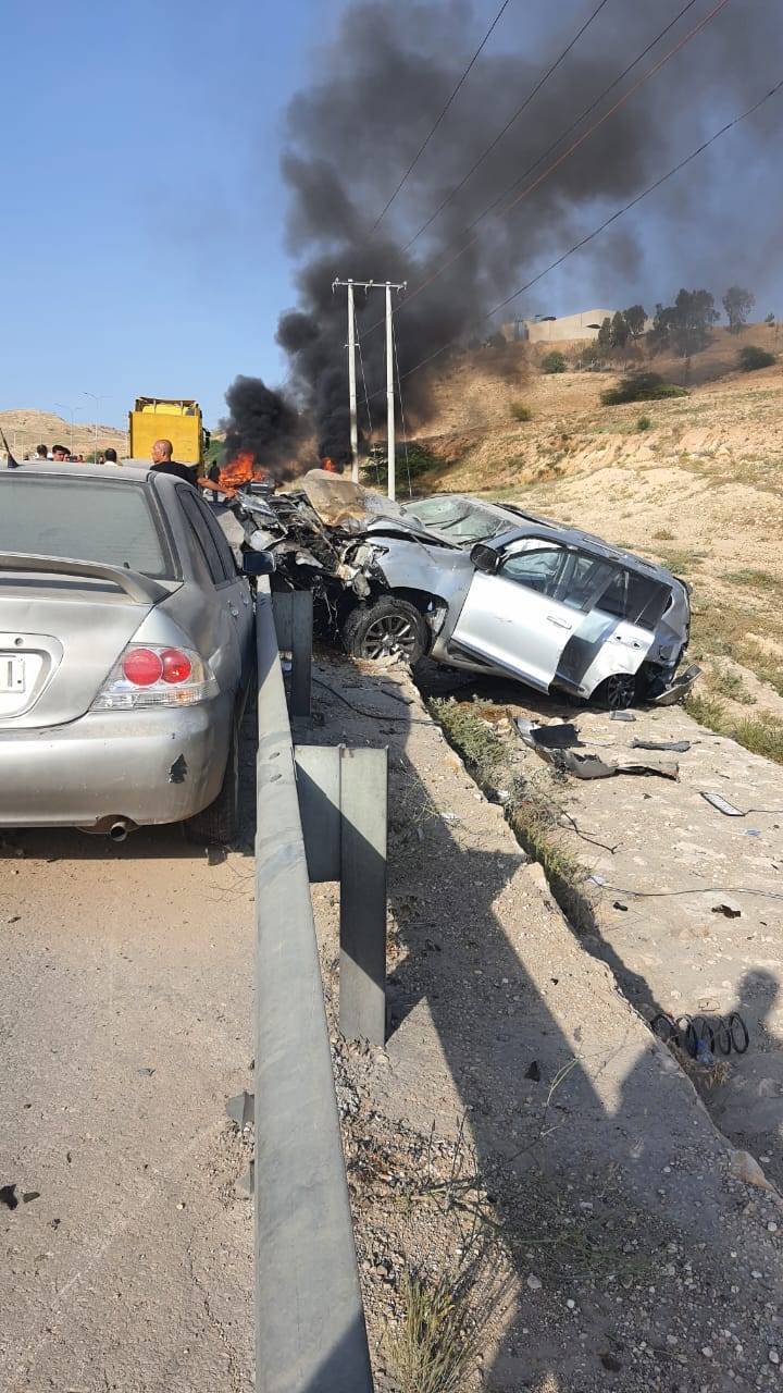 الأمن العام : وفاة 5 أشخاص وإصابة 13 آخرين نتيجة تدهور شاحنة محمّلة بالحديد وسقوط الحمل على عدد من المركبات