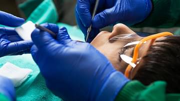 سوريا ...وفاة الطفل زين العابدين أثناء قلع أسنانه وهروب الطبيبين... تفاصيل