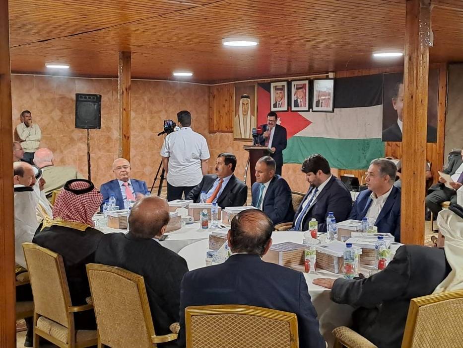 العبادي يرعى حفل إشهار وتوقيع كتاب موسوعة عمان للباحث المؤرخ عمر العرموطي...صور