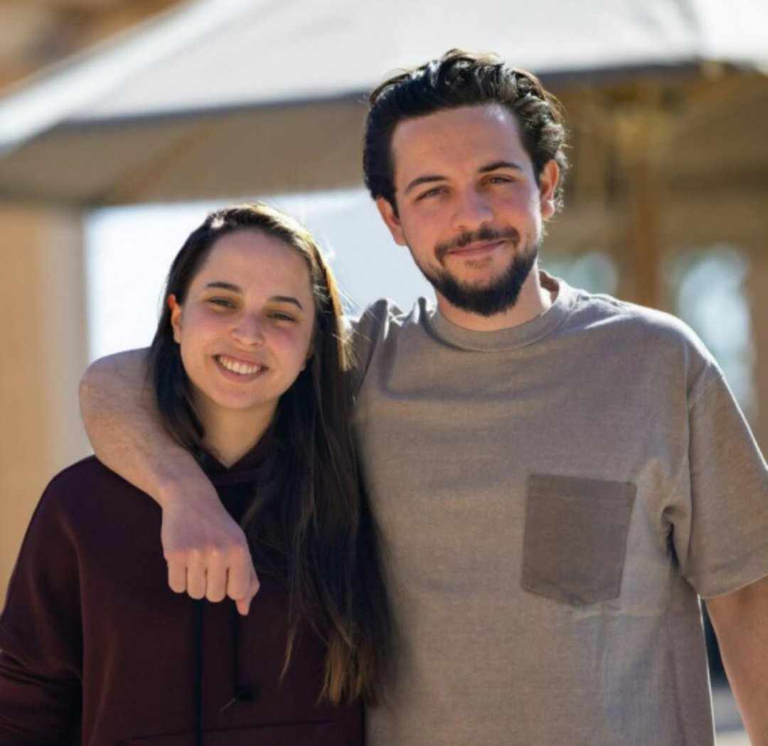 ولي العهد يهنئ الأميرة سلمى بتخرجها من الجامعة