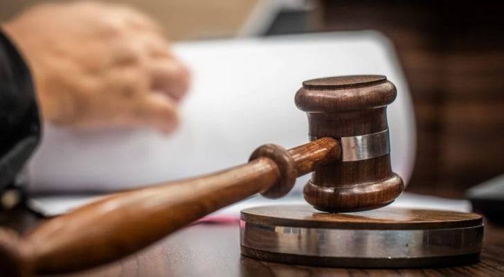 تفاصيل مثيرة للاشمئزاز.. محاكمة سيدة أهانت شخصا وجرته كـالكلاب في عمان