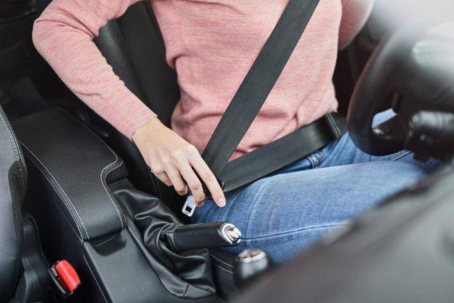 الإدارات المرورية : حملة توعوية لبيان أهمية استخدام حزام الأمان وإلزامية ارتدائه