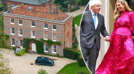 جونسون يشتري قصرا