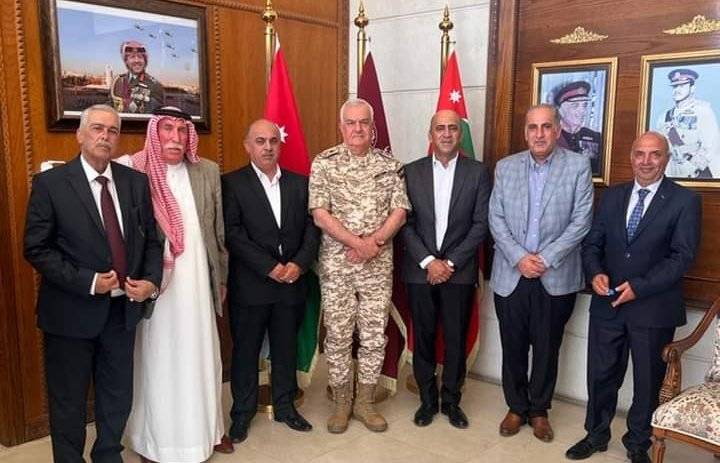 رئيس هيئة الأركان يلتقي رؤساء بلديات جرش...