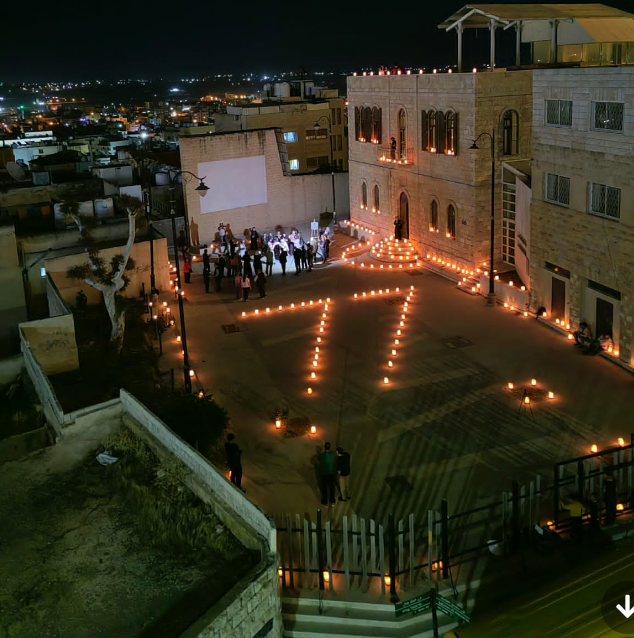 سياحة مادبا تضيء مبنى السرايا بالشموع