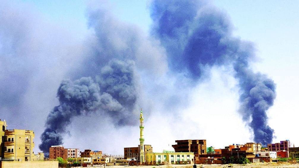 تصاعد القصف مع استمرار القتال بين طرفي الصراع في السودان